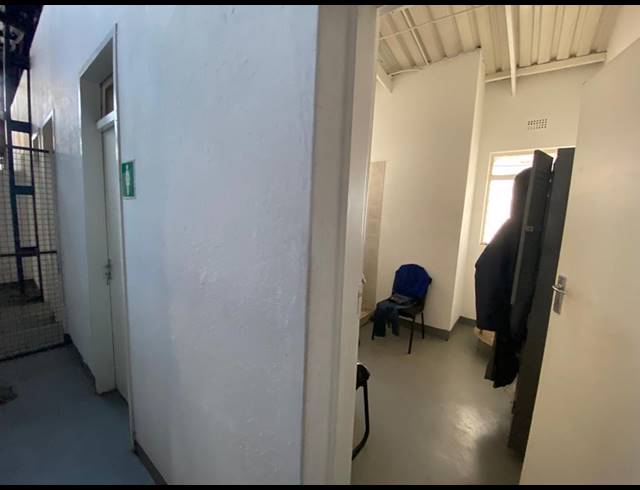 1,100M² WAREHOUSE FOR SALE IN NEWLANDS